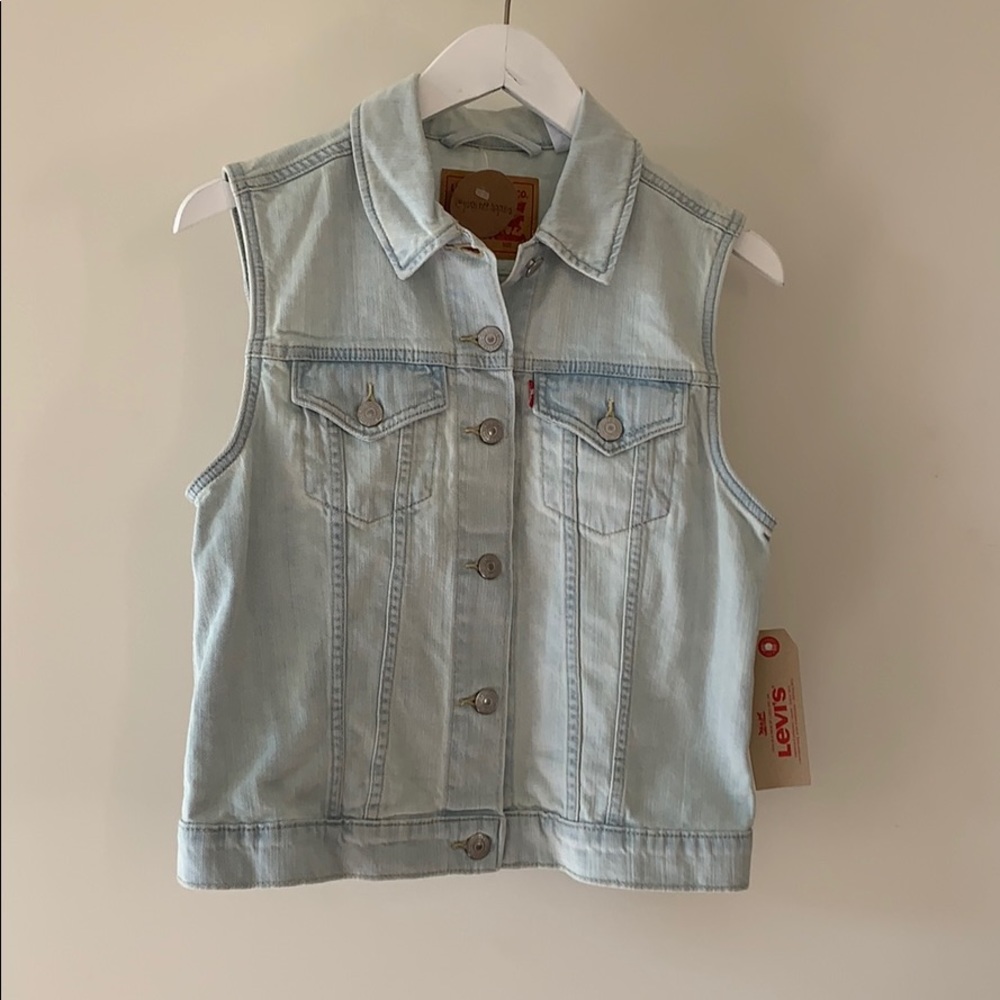 Levis vest - BRAND NEW